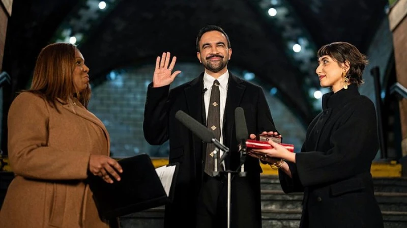 Dibenci Trump, Mamdani Wali Kota New York Pertama Disumpah Pakai Al-Qur'an - Ole