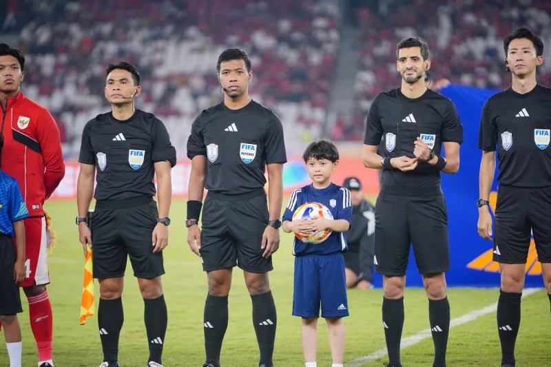 Player Escorts: Langkah Kecil Menuju Mimpi Besar, Kisah Arsenio dan Jay Idzes - Ole