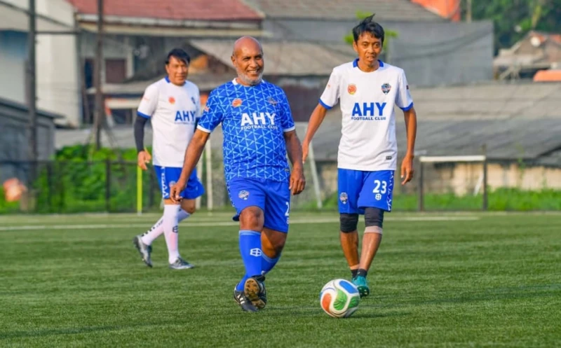 Main Bareng Legenda di Bekasi, Herman Khaeron: AHY FC Bikin Lagi - Ole
